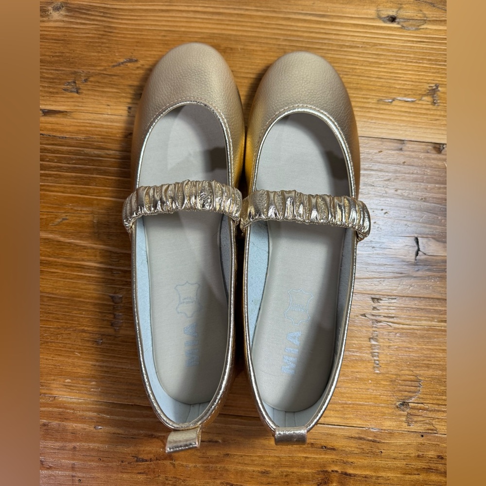 MIA Metallic Gold Ruched Strap Mary Jane Flats - Picture 3 of 12